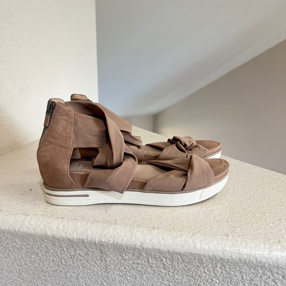 Eileen Fisher Women's 8‎ Tan Zanya Mesh Knot Wedge Sandals Minimalist Comfort